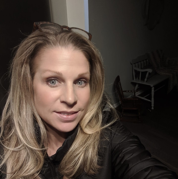 Meet your Posher, Heather - Picture 1 of 1